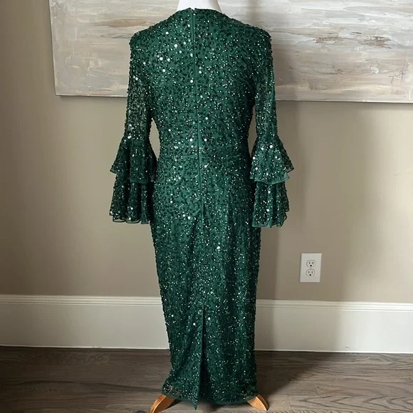 NWT Mac Duggal stunning emerald green sequined gown with ruffle sleeves